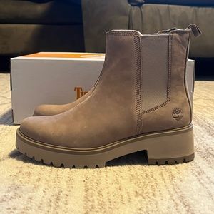 Timberland Carnaby Cool Chelsea Boots in Taupe